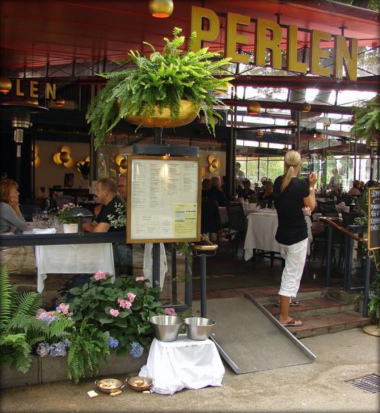 perlen.jpg - Restaurant "Perlen" trakterede med vand og brød til de firbenede gæster